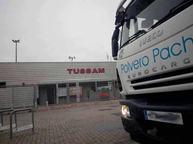Polvero Pachón auto para cargar materiales